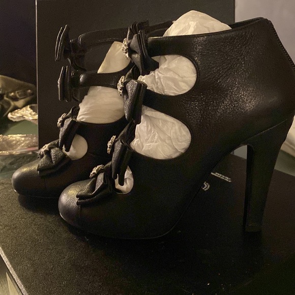 CHANEL 💯%Auth&NIB MetierDeArts RUNWAY high heel shoe booties w/ crystals & bows - Picture 9 of 15